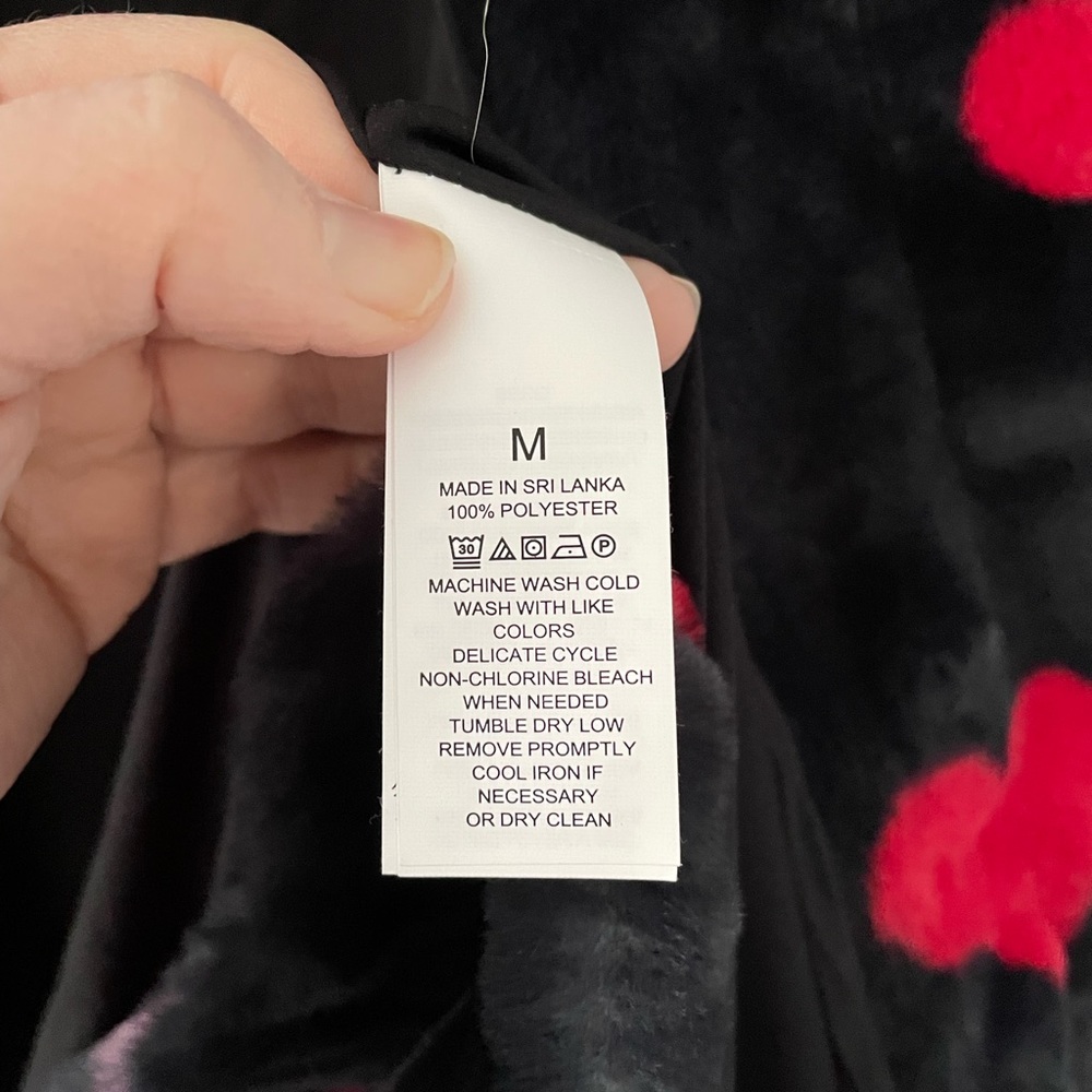Kate Spade Medium plush robe black with red & pink hearts & pockets! Valentine’s - Picture 16 of 17